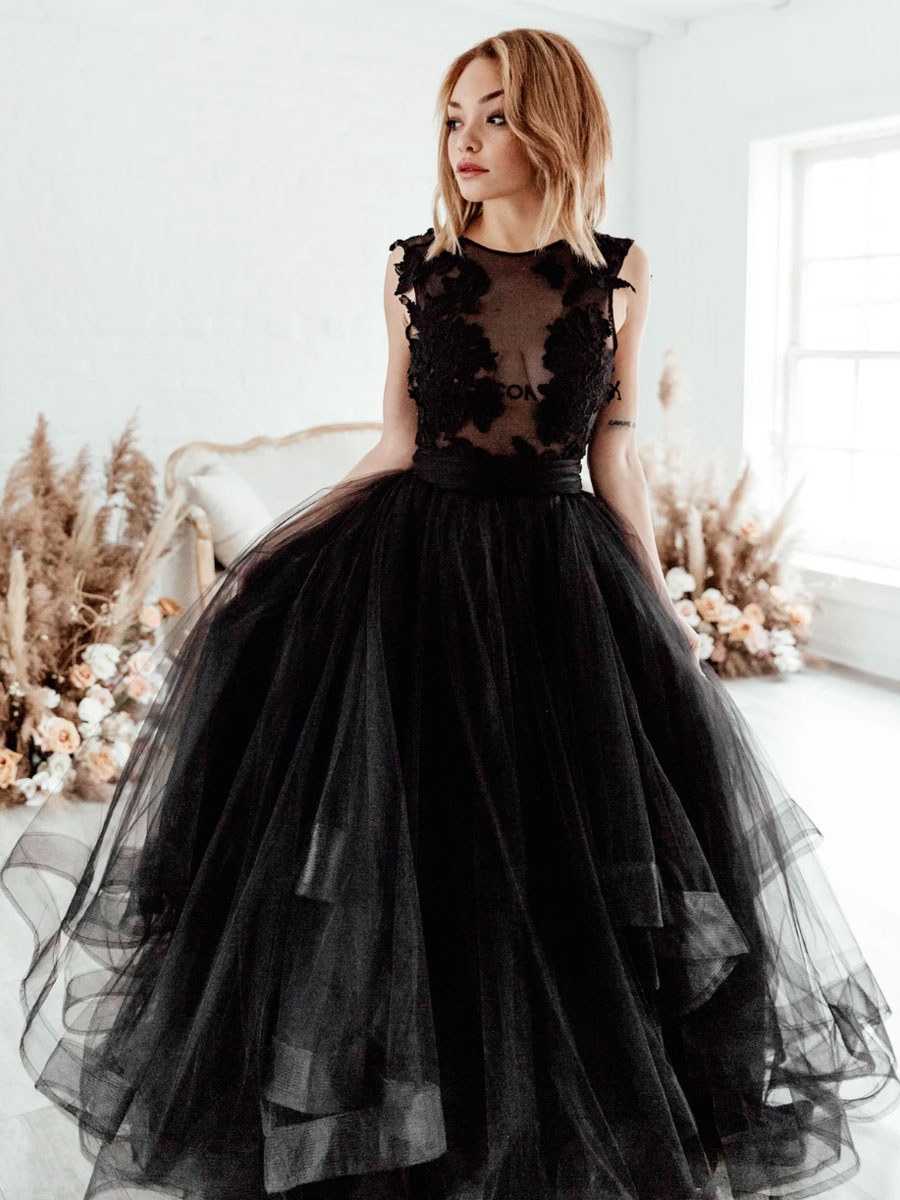 Black A-Line Lace Applique Backless Sleeveless Wedding Dress