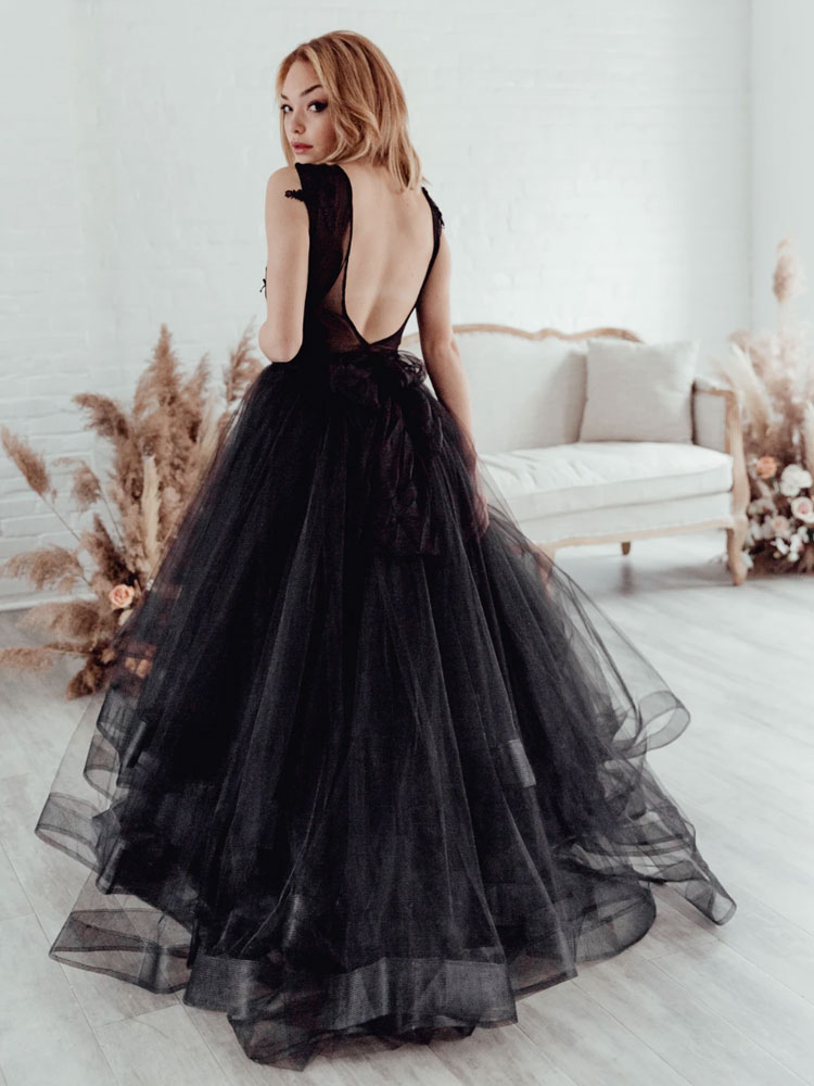 Black A-Line Lace Applique Backless Sleeveless Wedding Dress