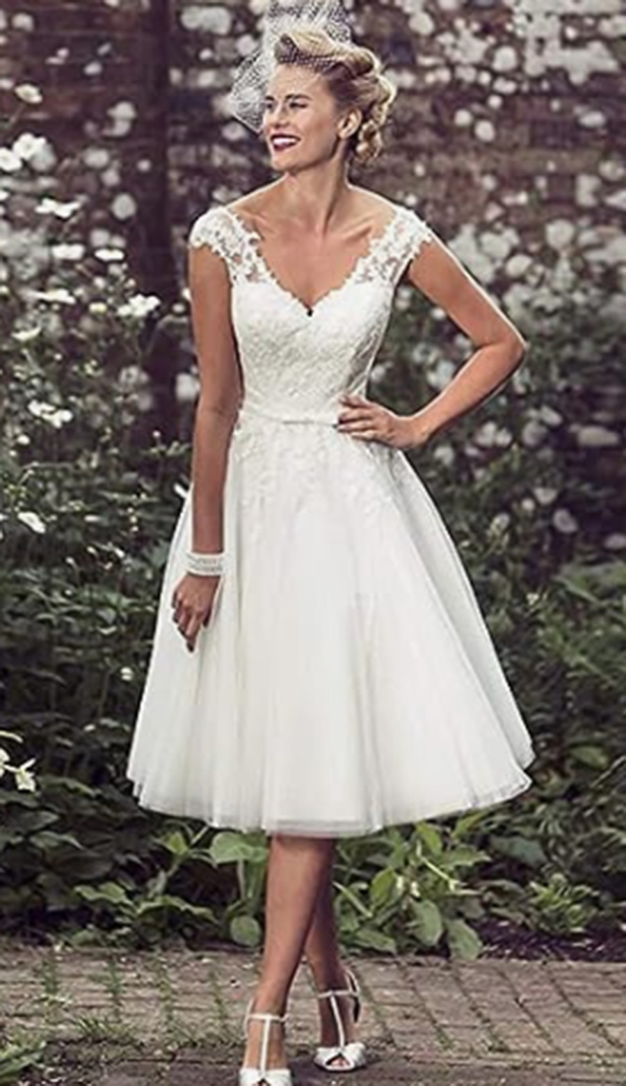 White Vintage Lace Sleeveless Wedding Dress