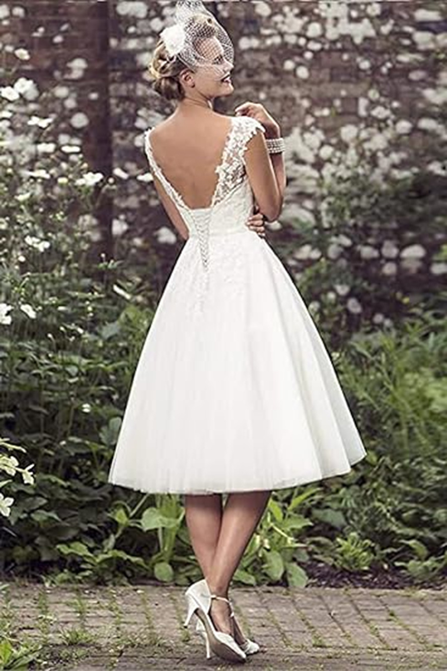 White Vintage Lace Sleeveless Wedding Dress