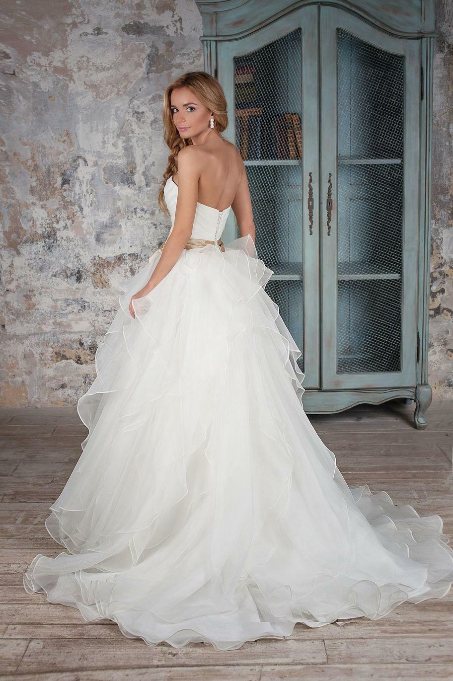 A-line Strapless Ruched Floor-Length Tulle Wedding Dress