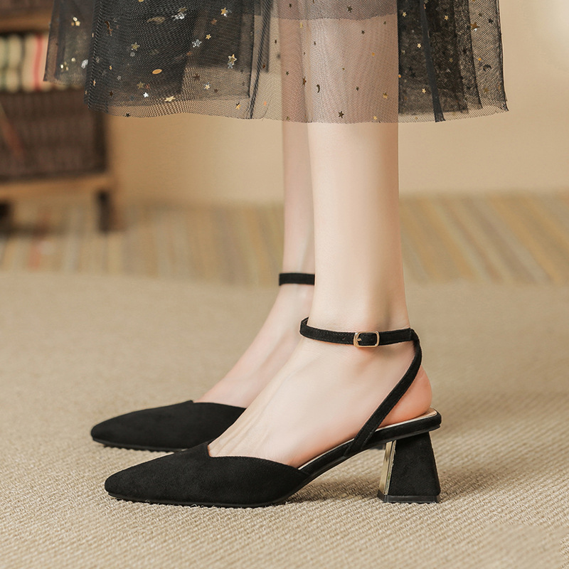 Retro Frosted Pointed Toe Adjustable Buckle Block Heel Court Shoes