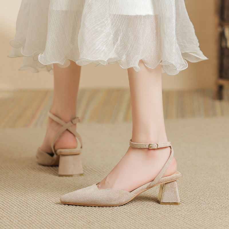 Retro Frosted Pointed Toe Adjustable Buckle Block Heel Court Shoes