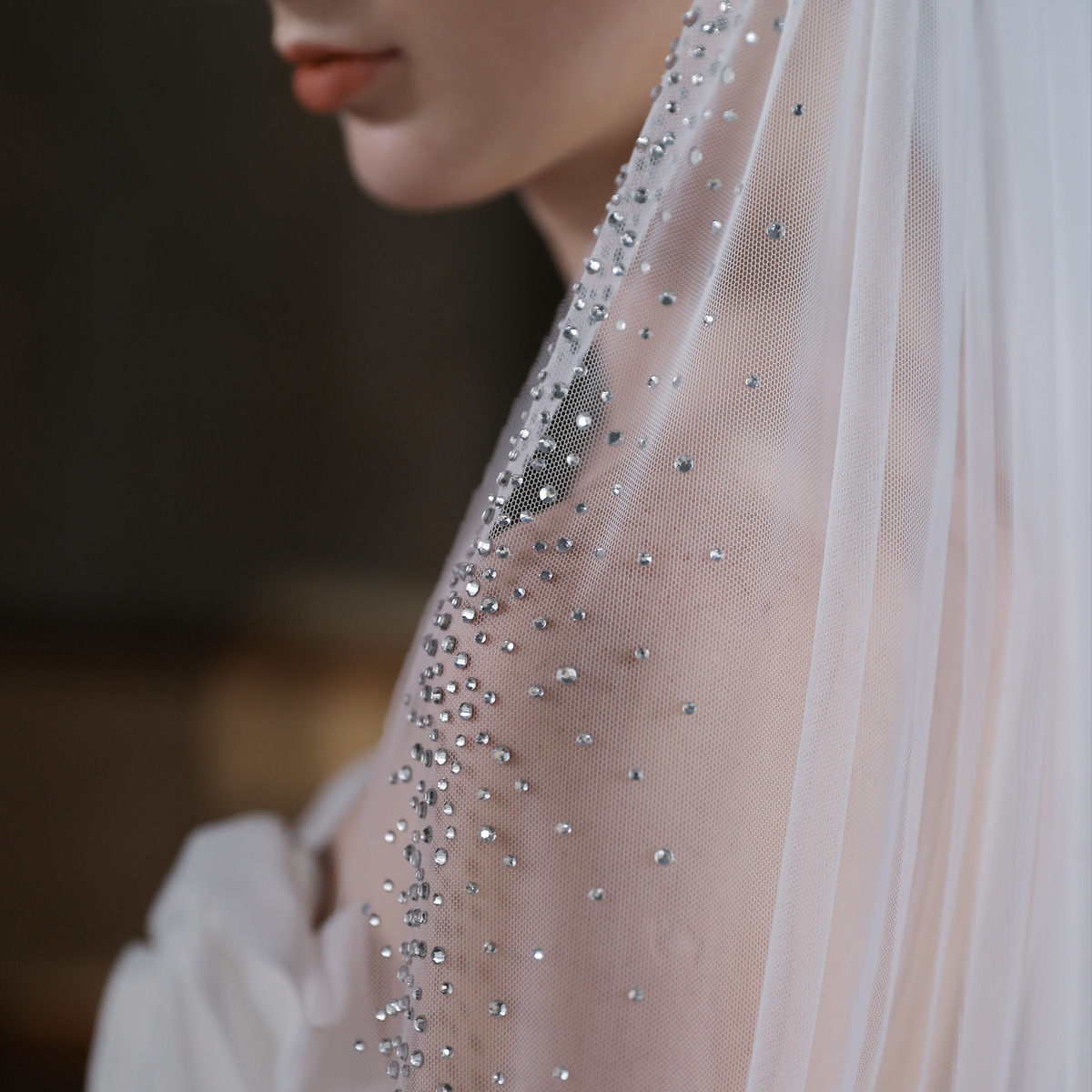 White Single Tier Rhinestone Detailing Bridal Veil With Hair Comb