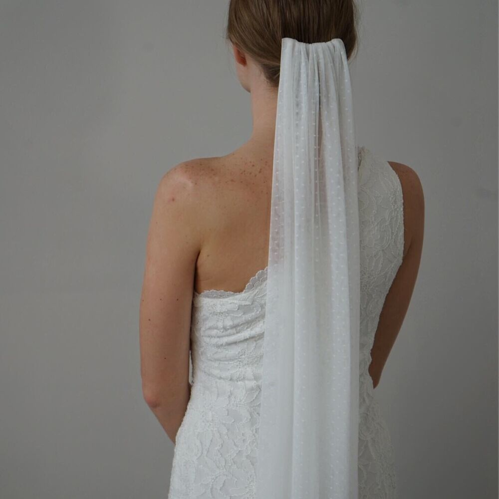 Perfect Waltz Style Long Bridal Veil With Comb